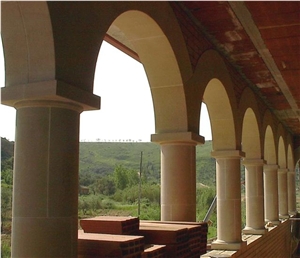 Piedra Alcaniz Column- Crema Alcaniz Arches