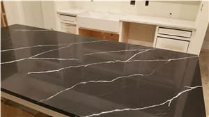 Calacatta Lucca Quartz and Obsidian Quartz Counter