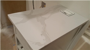 Calacatta Lucca Quartz and Obsidian Quartz Counter