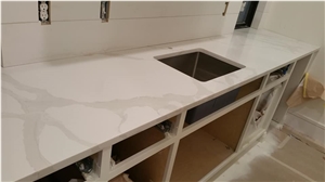 Calacatta Lucca Quartz and Obsidian Quartz Counter