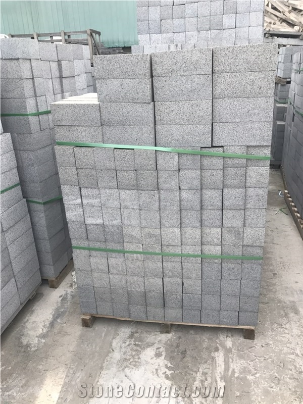 New Black Granite Cobble Kerbstone