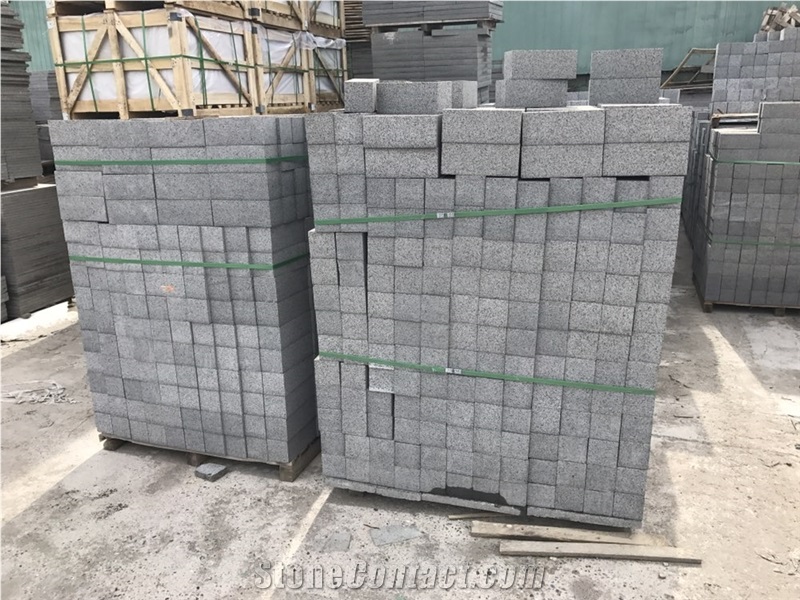 New Black Granite Cobble Kerbstone