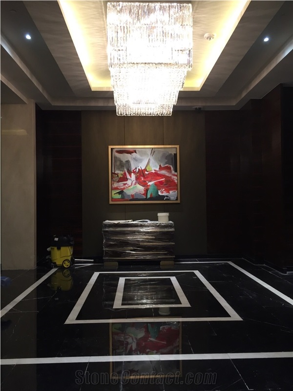 Black and White Marble Water Jet Pattern