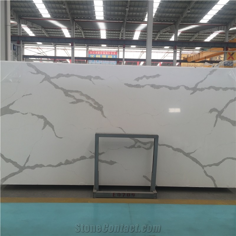 Polished Chinese Calacatta Quartz Stone Slabs 4018