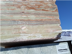 Wooden Onyx Rough Big Blocks in Stockyards Wooden Onyx Rough Big Blocks in Stockyards