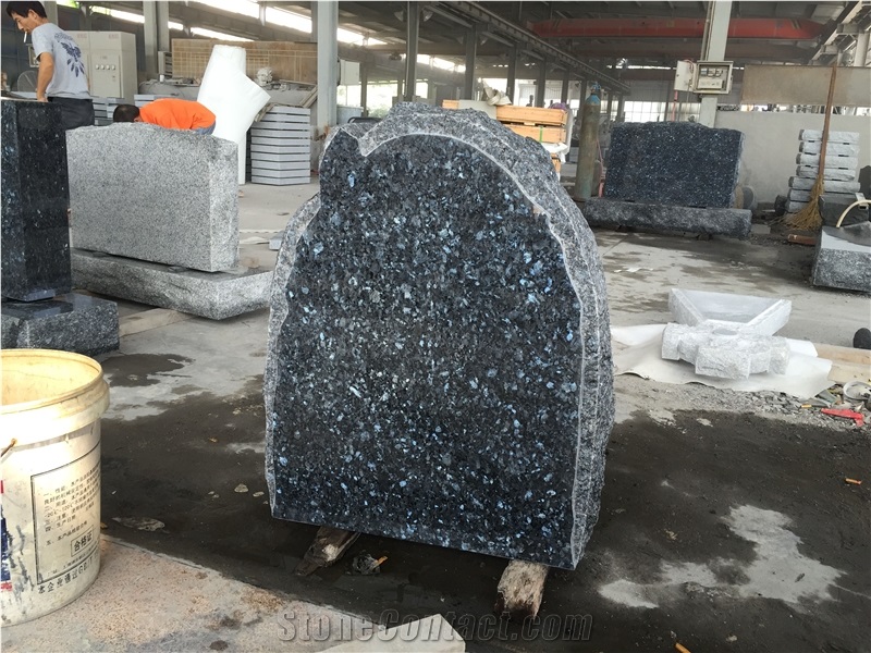 Blue Pearl Monument with Rock Pitch Edges
