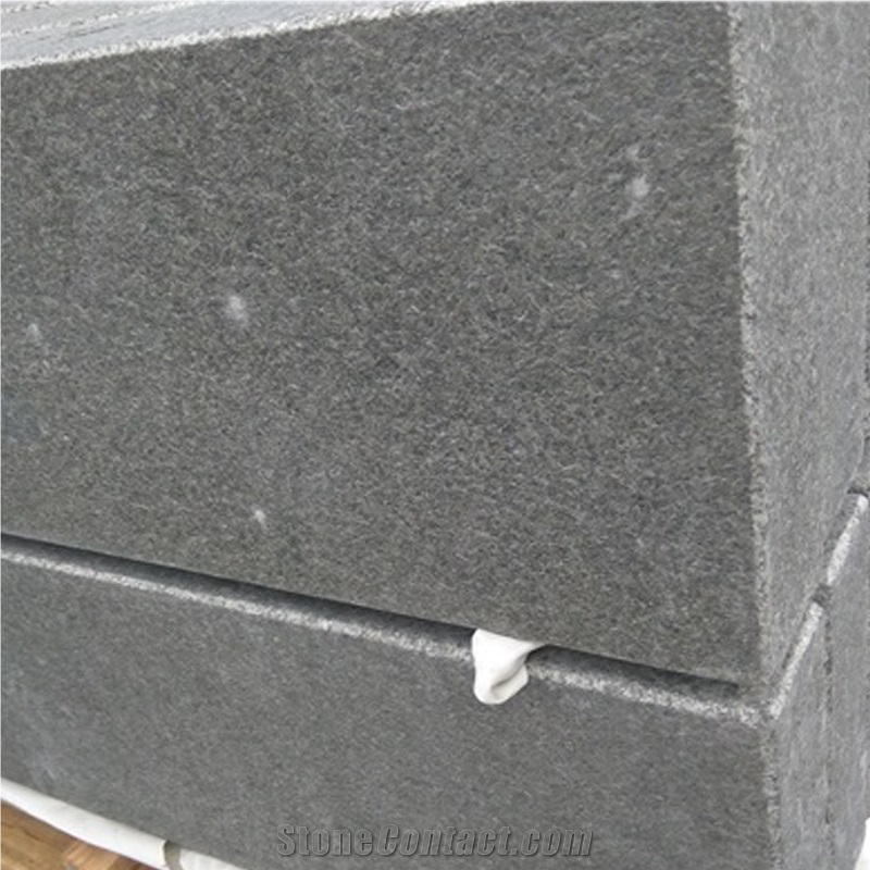 New G684 Black Flamed Paving Kerbstone