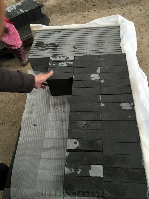China Black Basalt Tiles Flamed, Mongolia Black Flamed Basalt Tiles