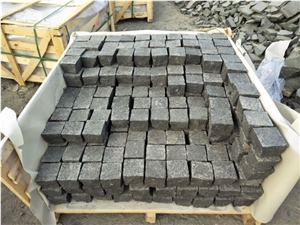G684 Black Basalt Paving Stone Flamed Finish & Nature Split
