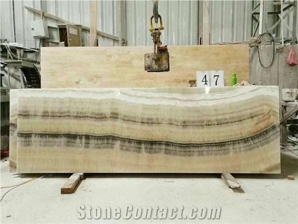 River Onyx Slab&Tile Straight Veins