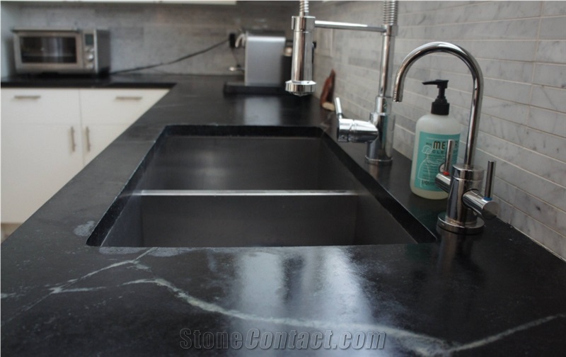 Stylish Performance Of Marquina Collection Of Engineed Quartz Stone