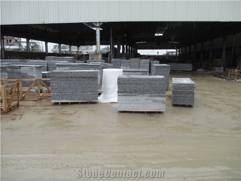Chinese Granite Spray White Granite Tiles