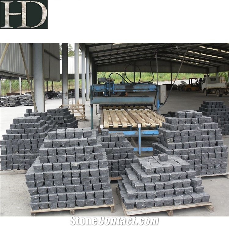 Outdoor Paving Natural Basalt Black Granite Cobble Stone Cube Stone
