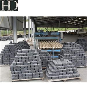 Outdoor Paving Natural Basalt Black Granite Cobble Stone Cube Stone
