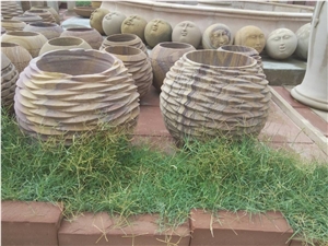 Flower Pots in Sandstone Flower Pots in Sandstone