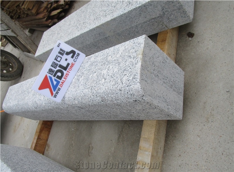 China Cheap G383 Light Grey Granite Flamed Round Road Side Curbstones