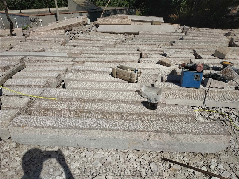 G354 Red Granite Finland V17,V22 Natural Surface Hammered Curbstones