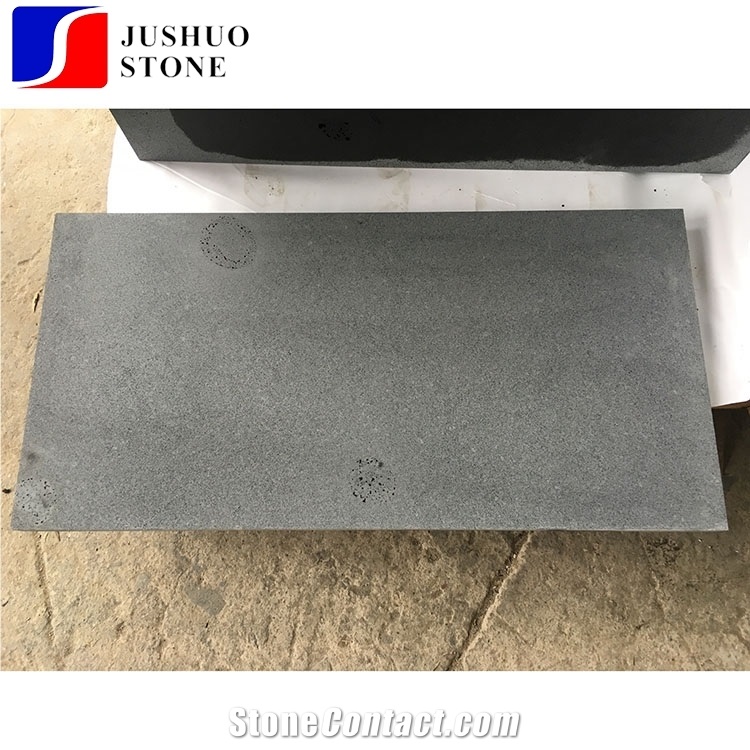 China Own Factory Basalto Levigado Hainan Grey Stone Exterior Tiles