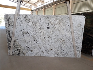 Alaska White Granite Slabs, Brazil White Granite Alaska White Granite Slabs, Brazil White Granite