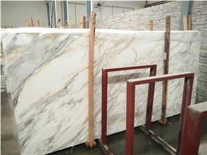 White Marble Calcatta Gold Column