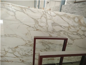 White Marble Calcatta Gold Column
