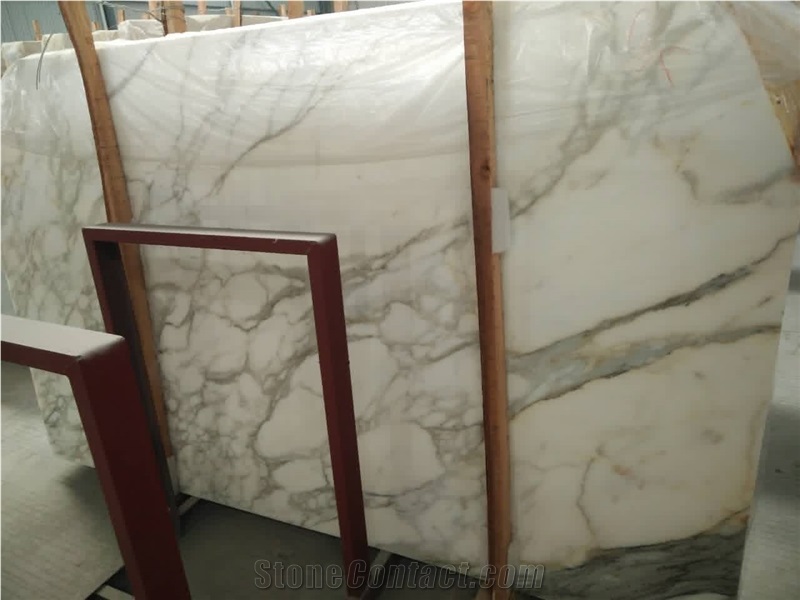 White Marble Calcatta Gold Column