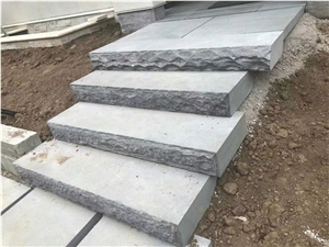 Chinese Black Sandstone Paver Treads Rocked Edges Flamed Surface