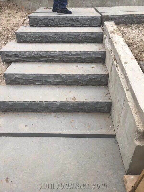 Chinese Black Sandstone Paver Treads Rocked Edges Flamed Surface