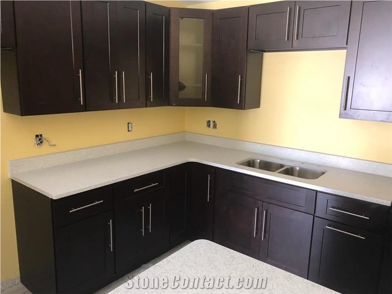 Quartz Countertop and Kitchen Cabinet