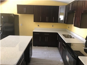 Quartz Countertop and Kitchen Cabinet
