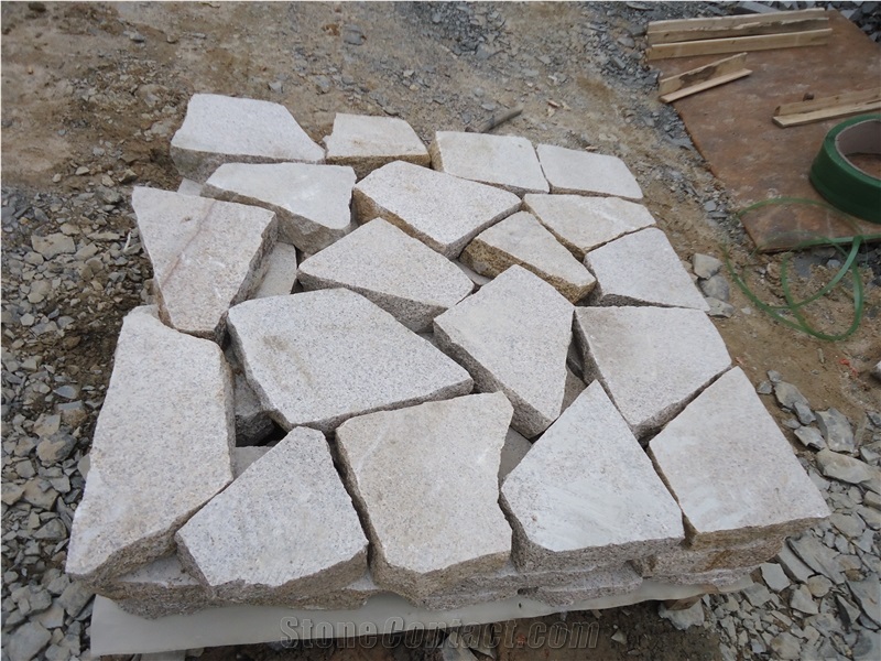 Rusty Yellow G682 Granite Natural Split Random Crazy Pavers Flagstone