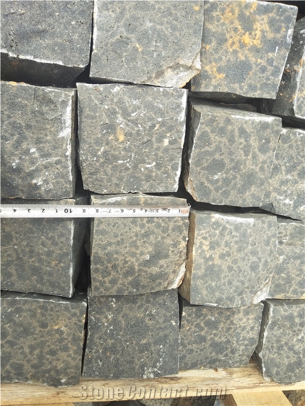 Black Basalt Granite Cobble Stone Natural Split
