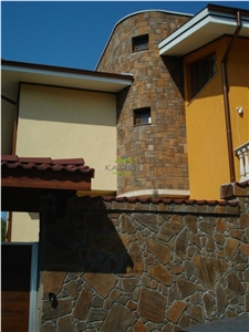 Rula Gneiss Building, Wall Cladding
