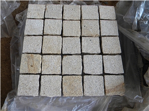 Beige/Yellow Granite Cobblestone on Mesh Paving Stone Beige/Yellow Granite Cobblestone on Mesh Paving Stone