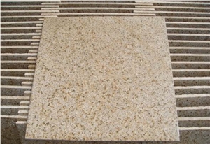 G682 Beige 2cm Polished Granite Slabs Floor Tiles