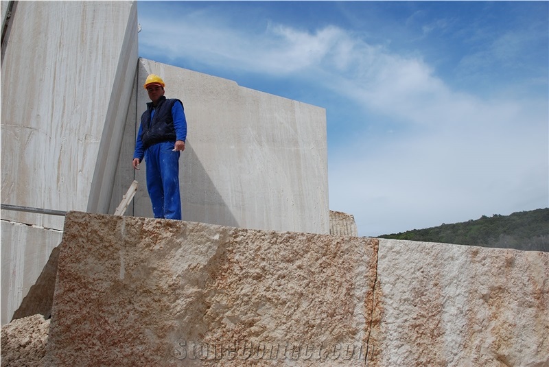 Valtura Unito Raw Blocks