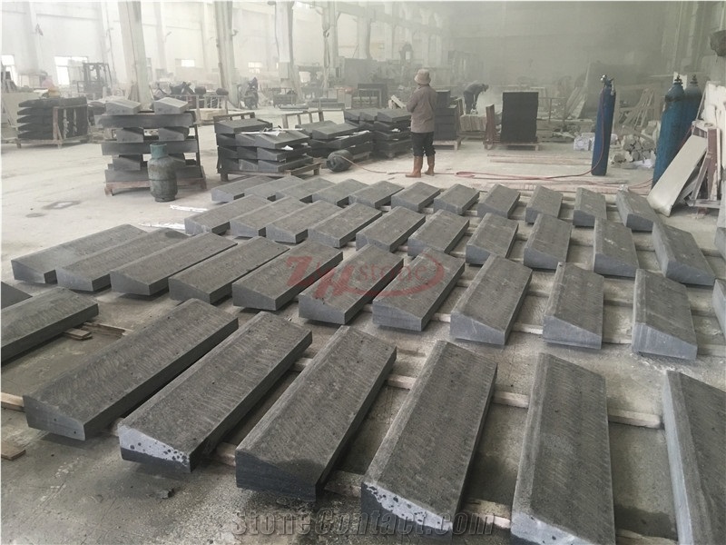 Flamed Platinum Black Granite Arc Kerbstone
