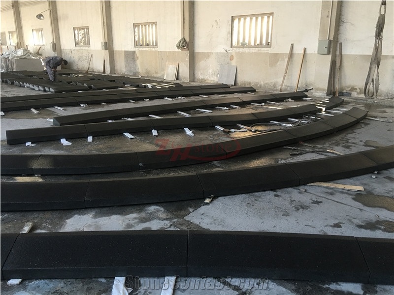 Flamed Platinum Black Granite Arc Kerbstone