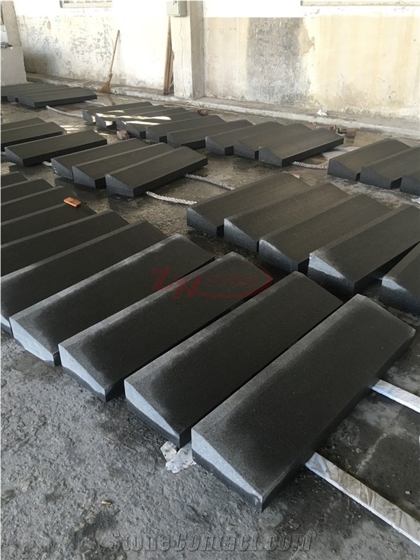Flamed Platinum Black Granite Arc Kerbstone
