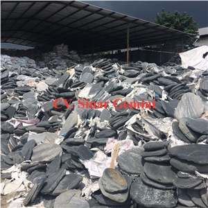 Black Stepping Stone for Garden Decoration