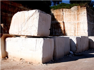 Pietra Bianca Di Ostuni-Pietra Di Ostuni Raw Block