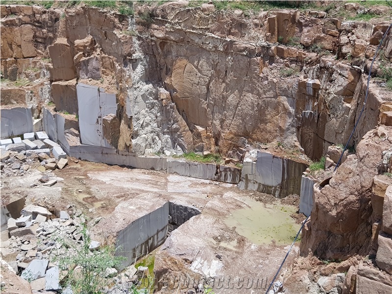 Brunette Brown Granite Blocks