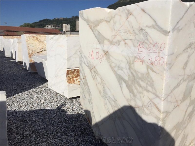 Calacatta Borghini Oro Gold Marble Blocks