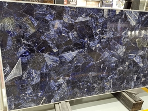 Luxurious Slabs and Tiles for Home Decoration