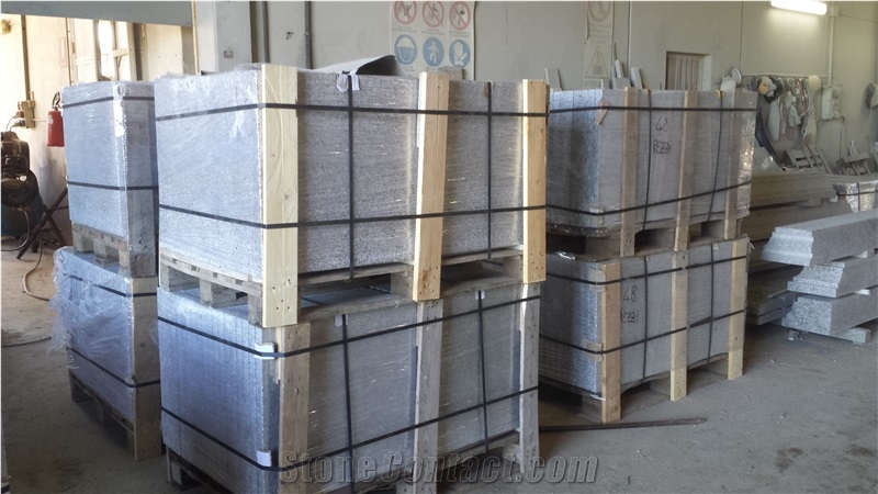 Kerbstone with Bianco Sardo Granite Original