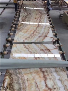 Onice Miele Nuvolato Golden Dragon Onyx Slab Floor
