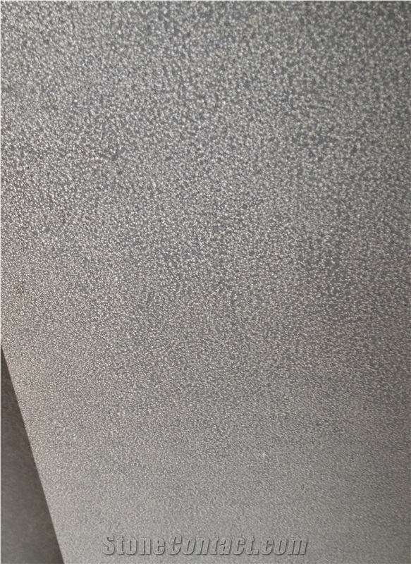 China Black Mongolia Basalt Flooring Bush Hammered