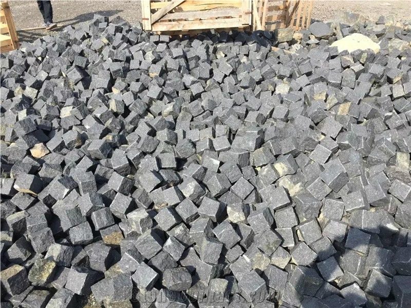 Absolue Black Basalt G684 10x10x10cm Split Cubes