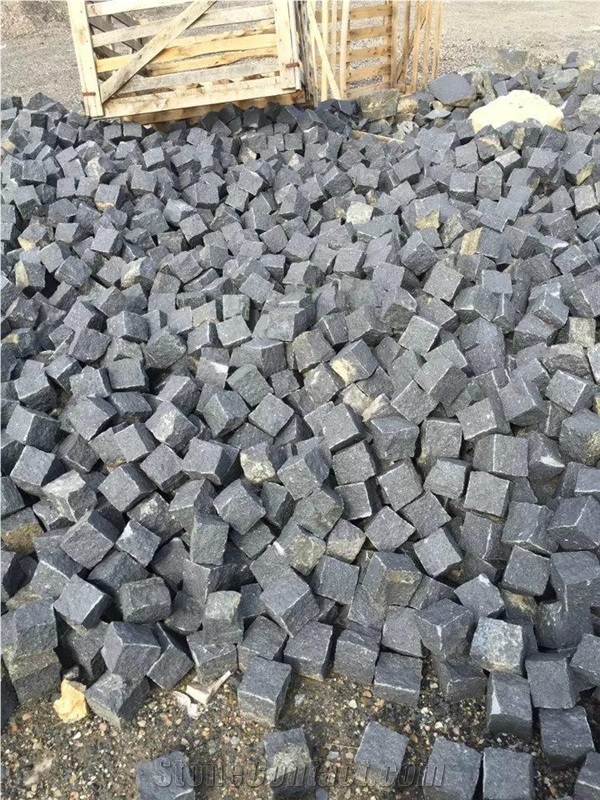 Absolue Black Basalt G684 10x10x10cm Split Cubes