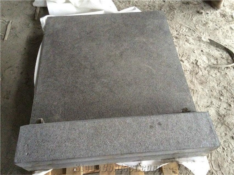 China Pearl Black Basalt G684 Bush Hammered Tiles